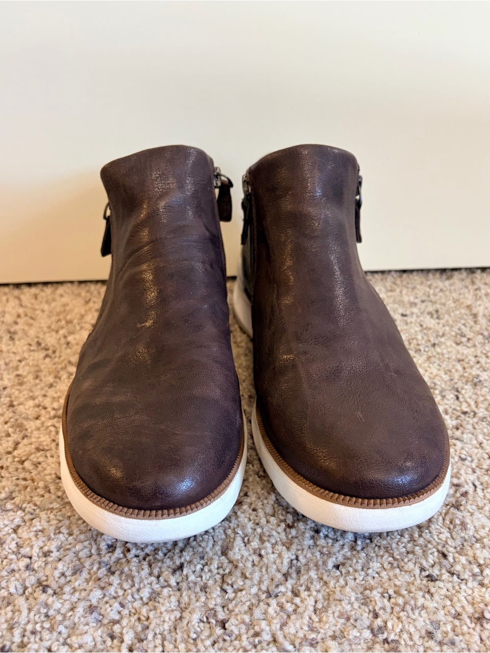 Women's JOHNSTON & MURPHY Emery Zip Bootie in Brown, Size 10M - Picture 3 of 8